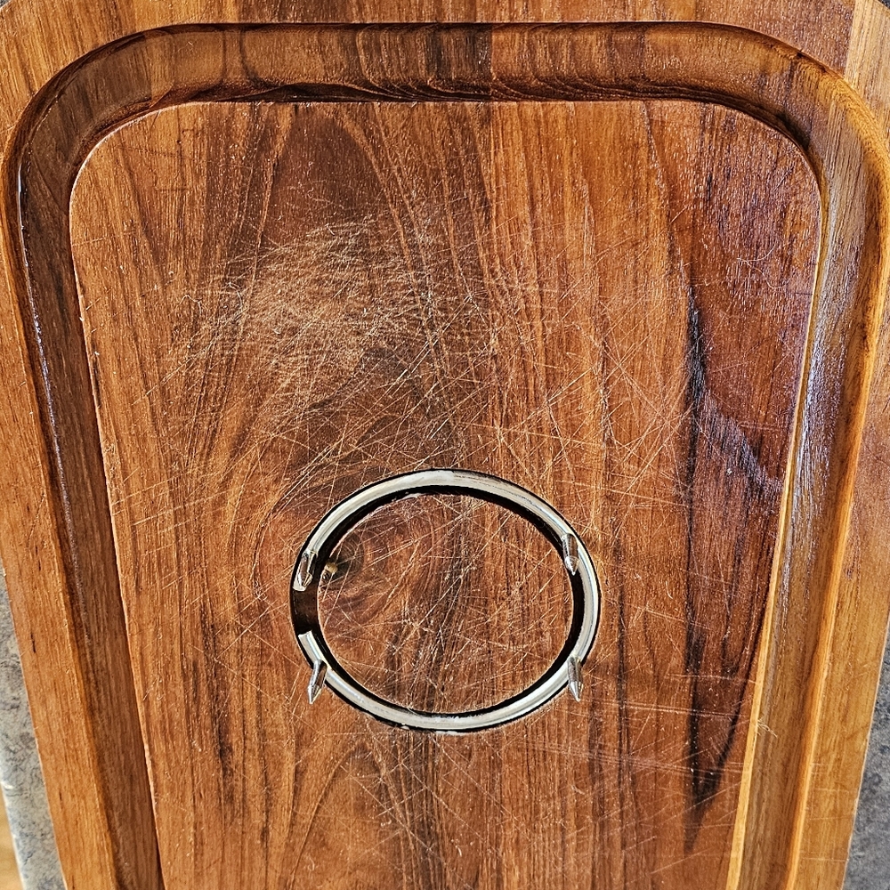 VINTAGE GOODWOOD CARVING BOARD